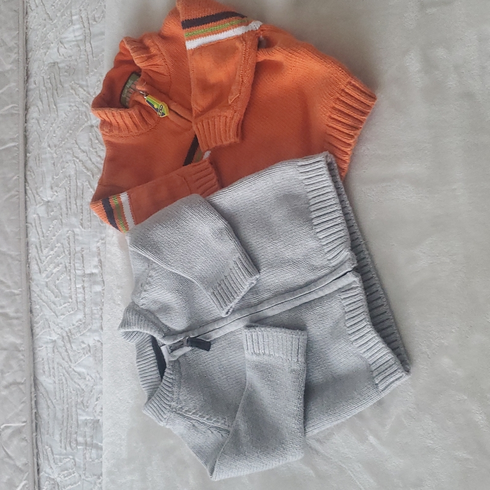 2 INFANTS SWEATERS 12 months